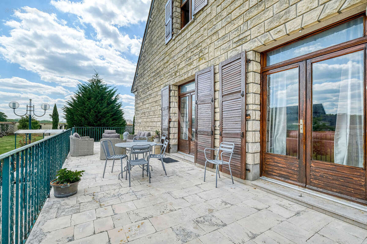 Propriété de caractère avec deux maisons sur plus de 4 700 m² de terrain à Jossigny (77) - photo 19