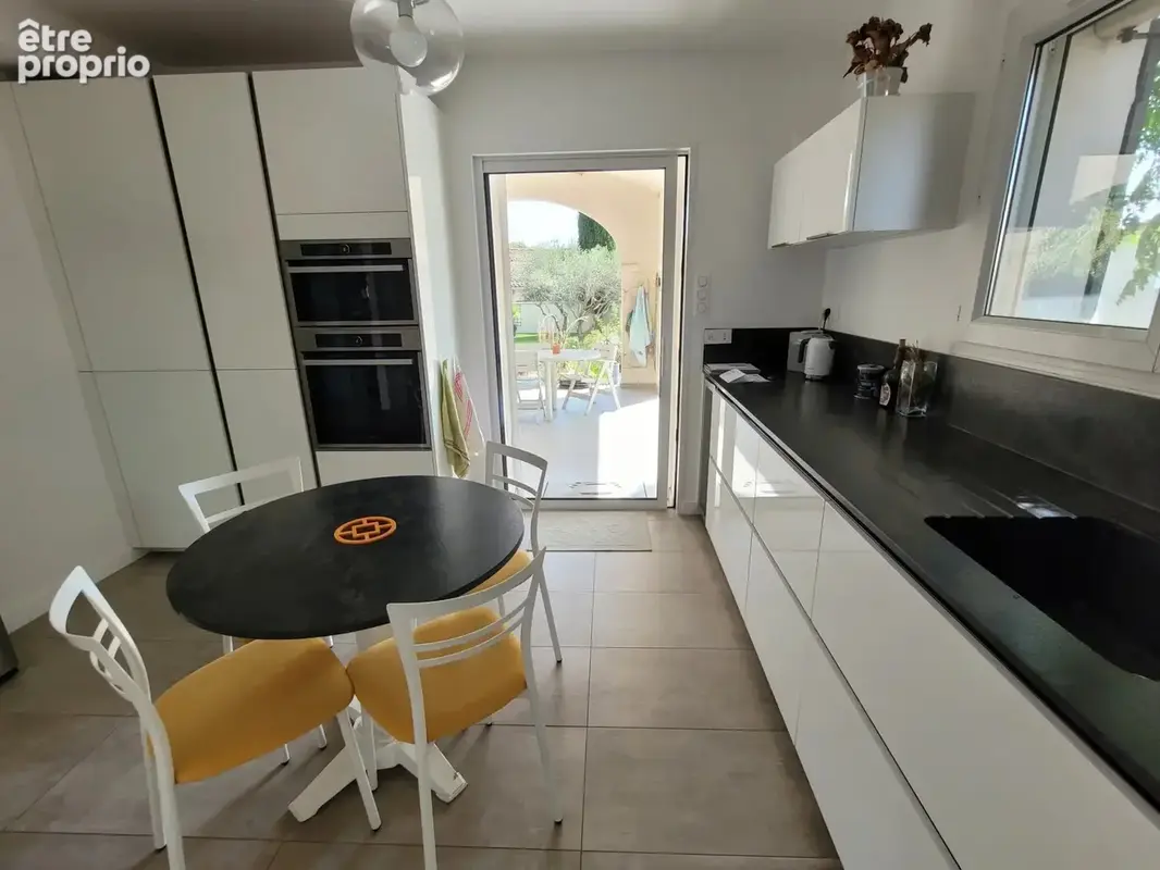 Maison provençale avec piscine - 6 pièces - 157 m² - photo 9