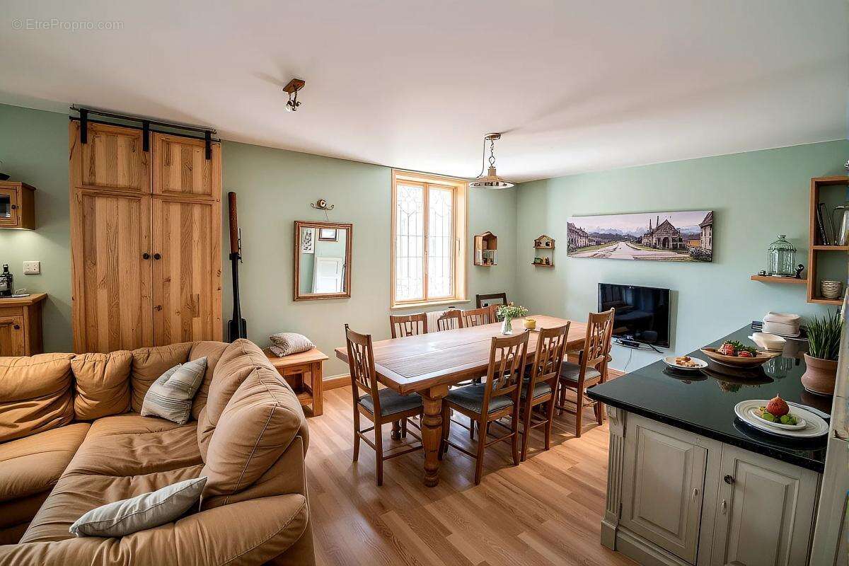 Maison à CUISE-LA-MOTTE