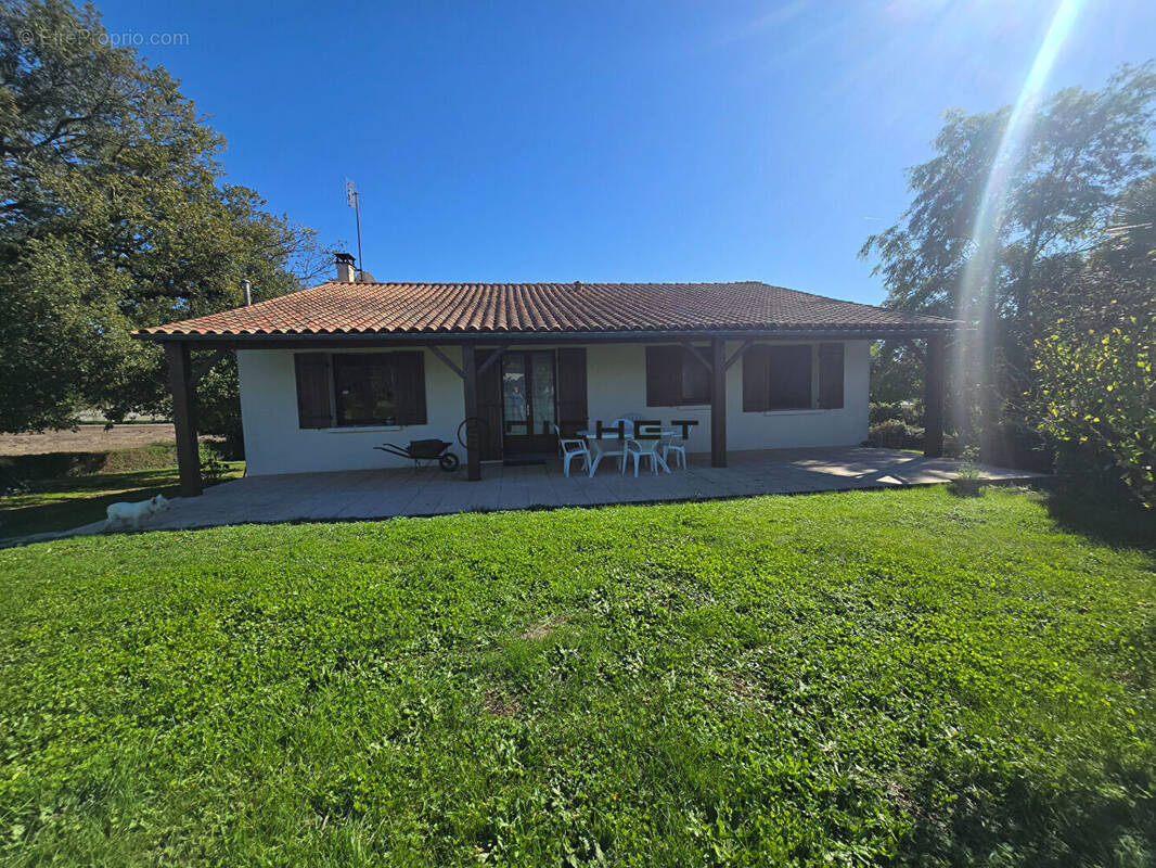Maison à CORME-ROYAL