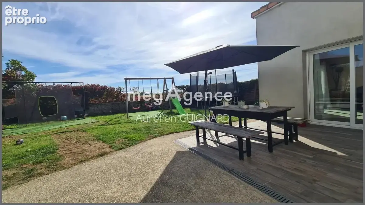 3 chambres, 1 dépendance offant un bel espace en pelouse avec une mare - photo 3