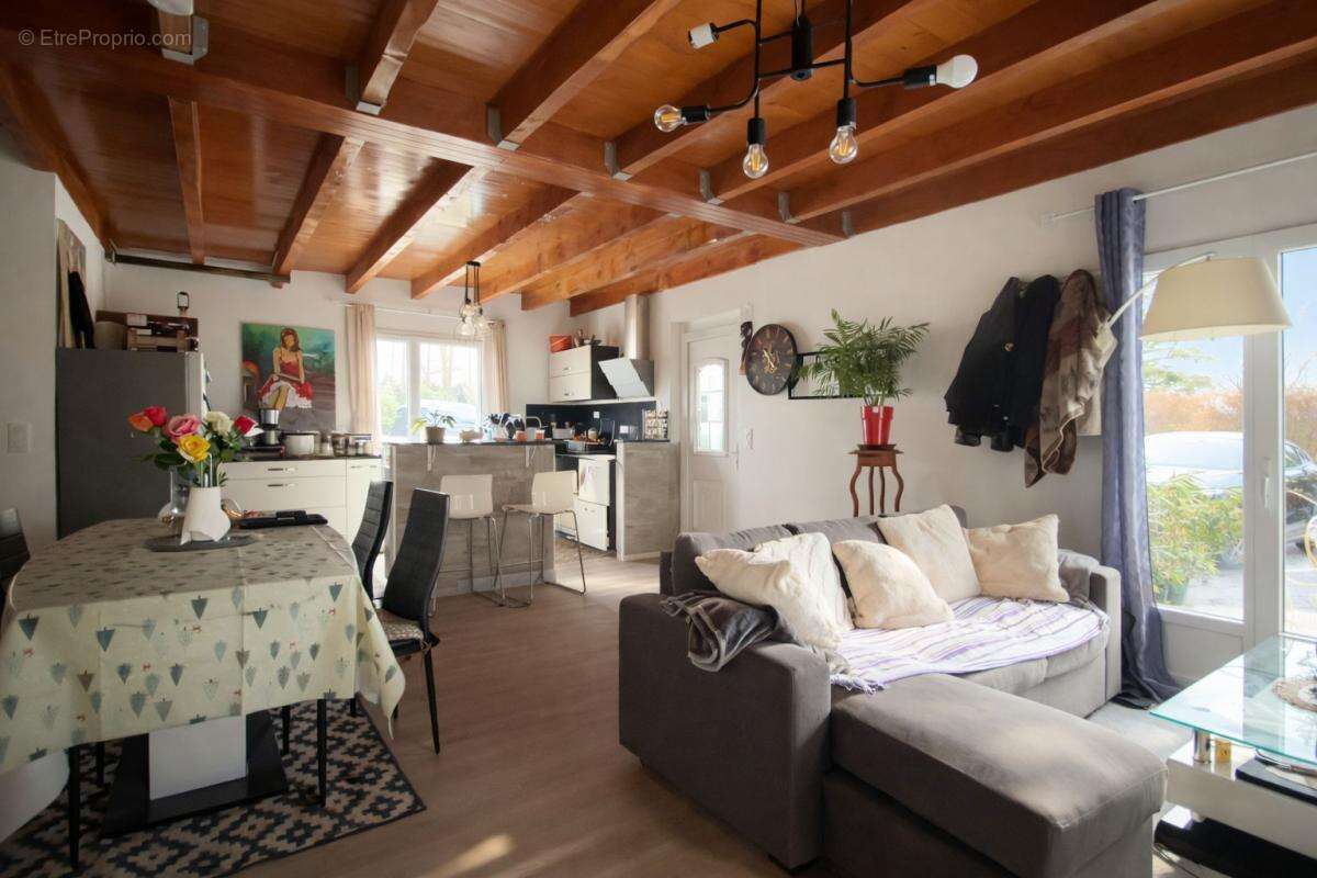 Maison à COMPS-LA-GRAND-VILLE