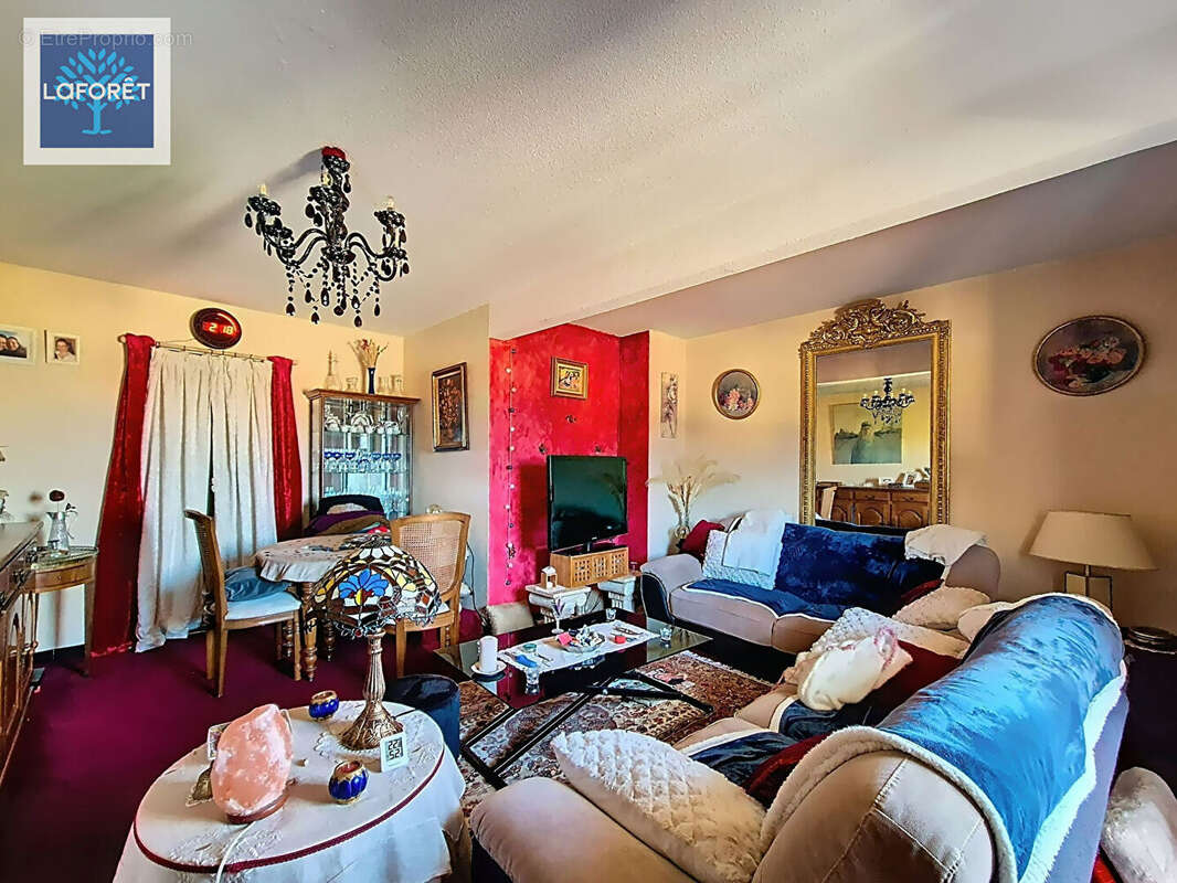 Appartement à VALLAURIS