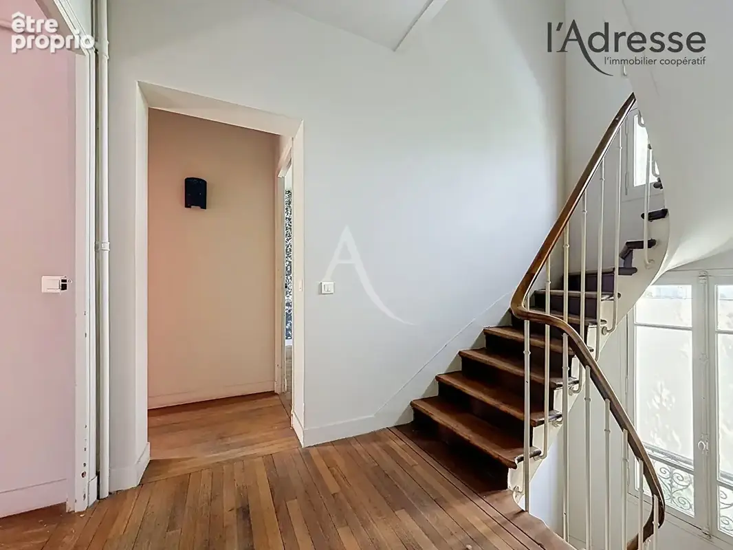PUTEAUX/ Centre-Ville - Maison 8 pièces 168m² - 126m² d'Extérieurs - photo 9