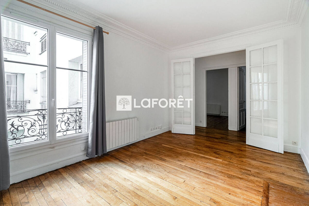 Appartement à PARIS-16E