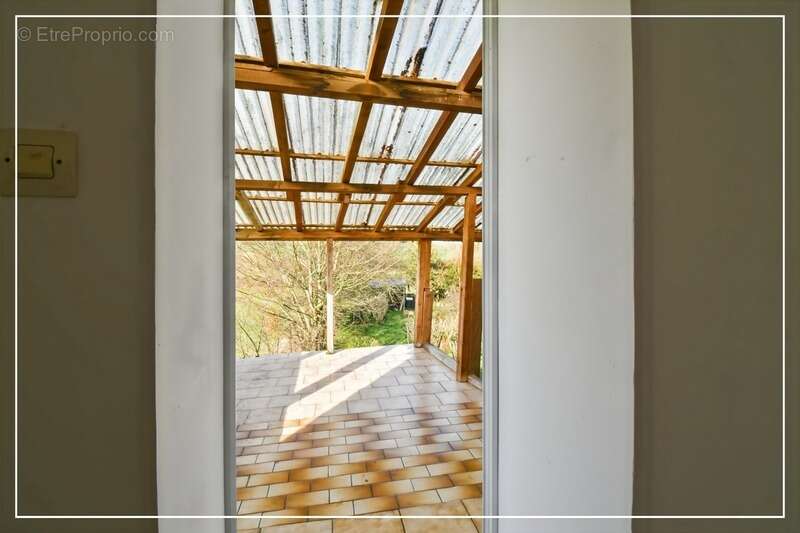 Maison familiale rénovée – 3 chambres – Chambre indépendante – Garage – Jardin – Vue campagne- AINAY LE VIEIL (18) - photo 22