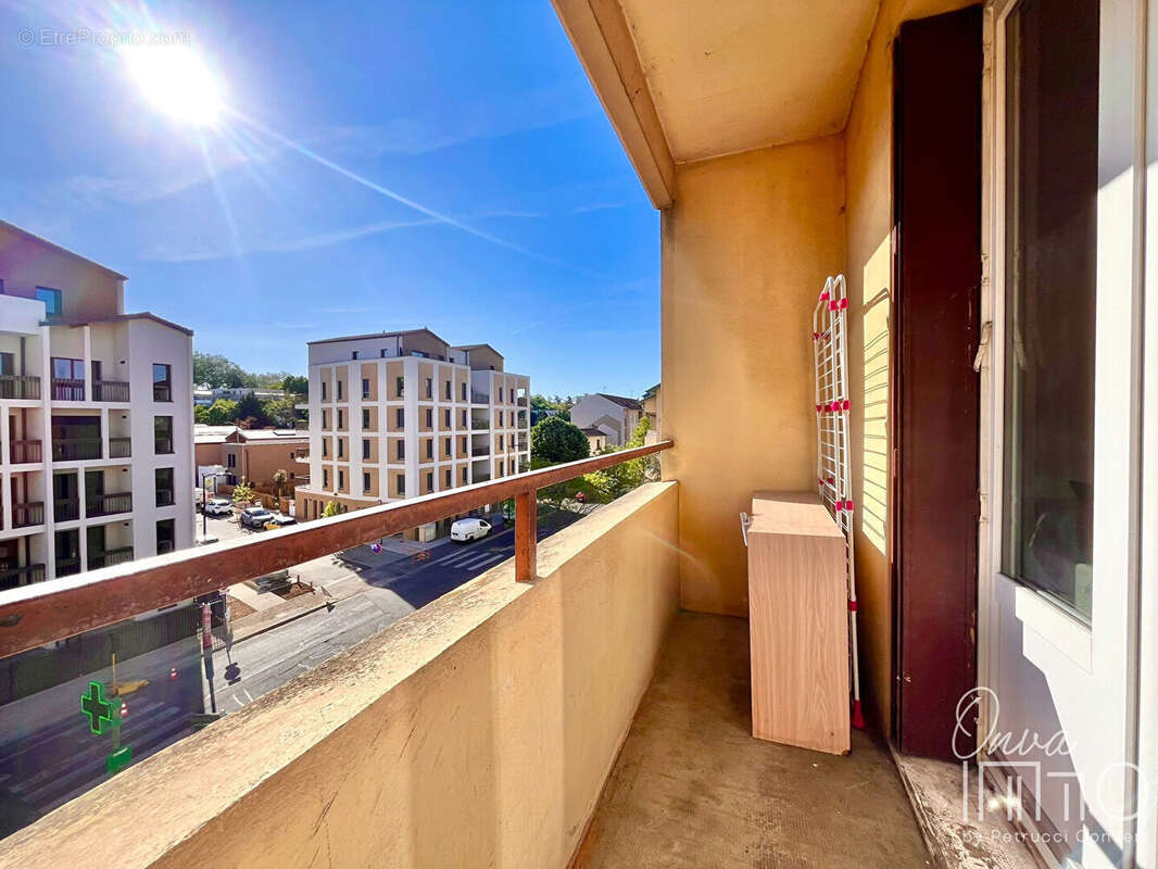 Appartement à DECINES-CHARPIEU