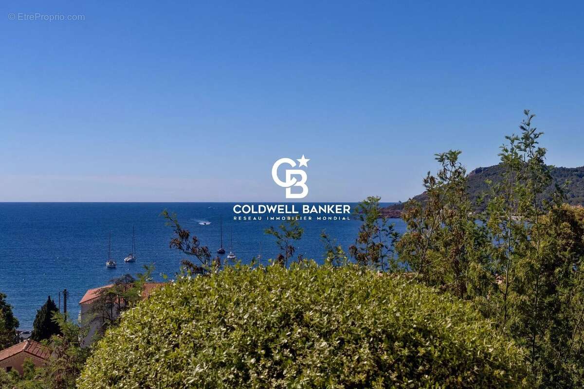 Située dans un domaine privé et sécurisé d’Agay à Saint-Raphaël, opportunité d’investissement rare sur la Côte d’Azur, alliant e - photo 20
