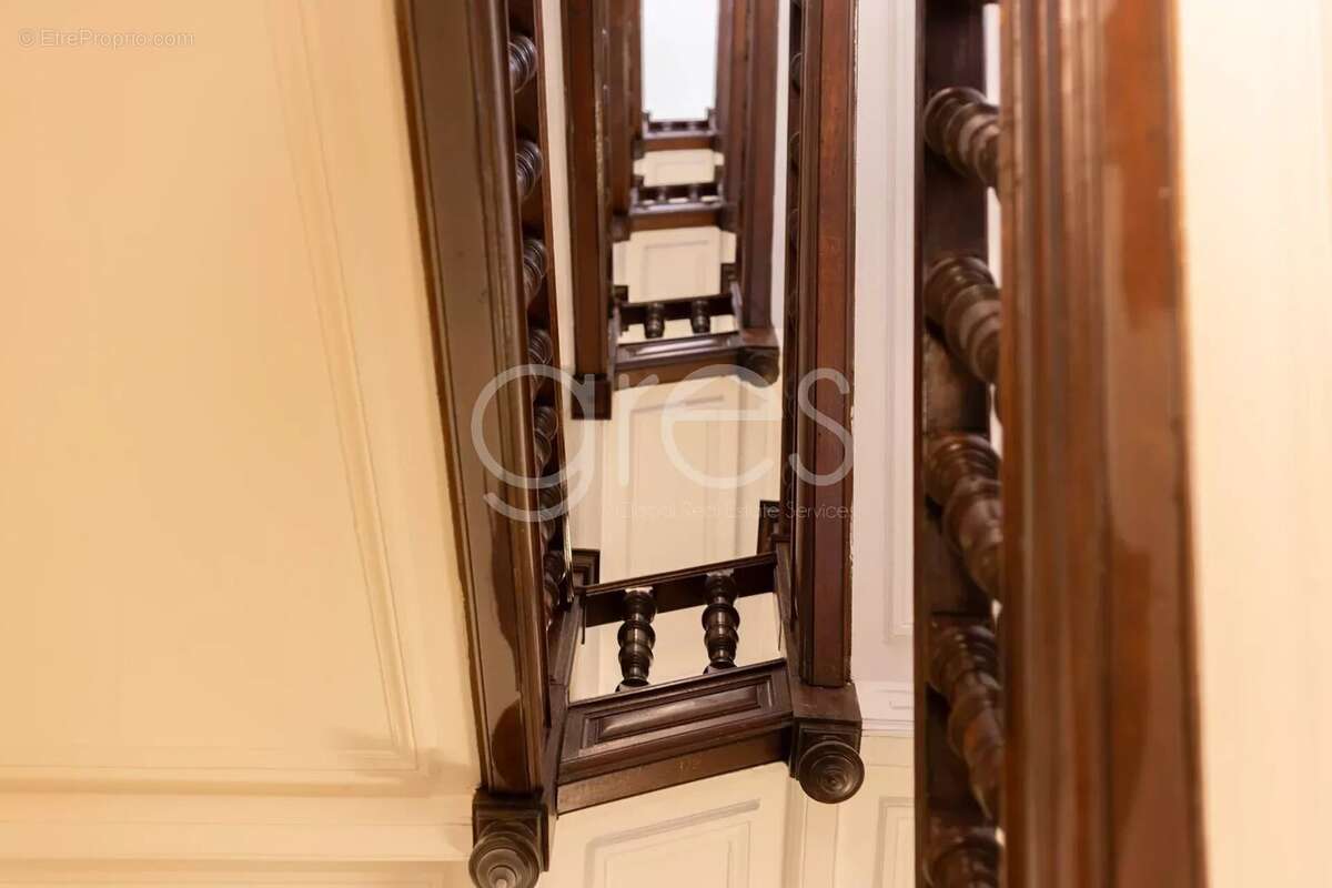 75008 paris triangle d’or / marbeuf. vente studio investissement. - photo 19