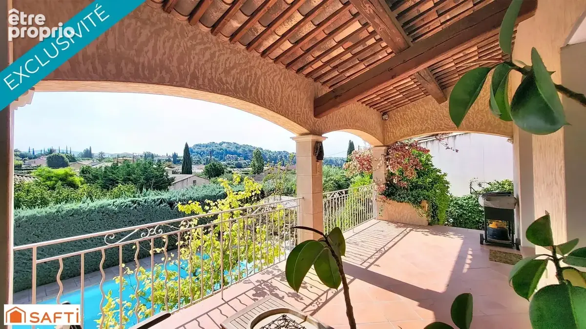Photo 1 - Maison à LE CASTELLET