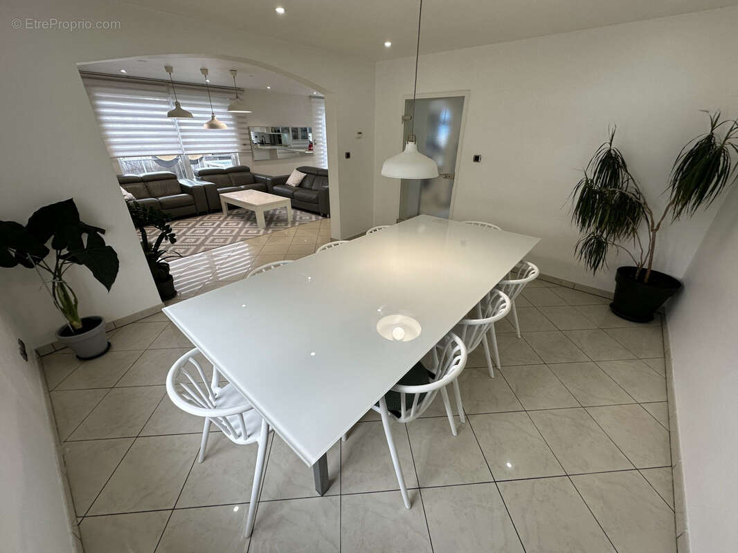 Maison avec 3 appartements 12 pièces de 350 m2 - photo 4