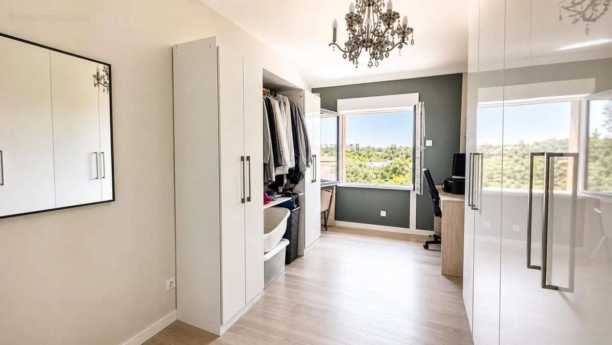 Maison de 6 pièces de 140 m² à Villeurbanne - photo 9