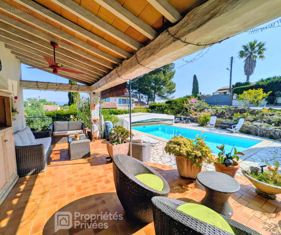 Maison à ROQUEBRUNE-SUR-ARGENS