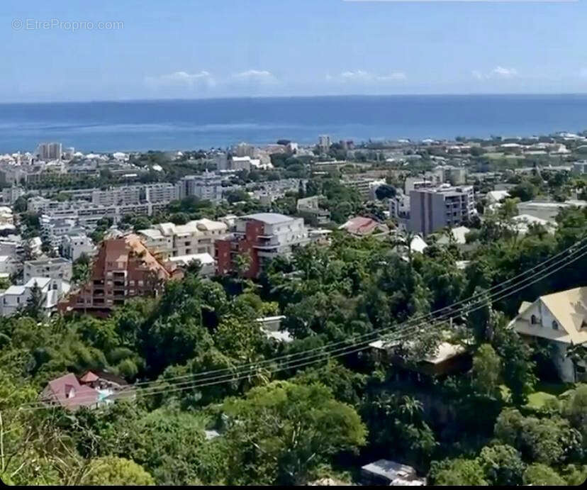 Terrain à SAINT-DENIS