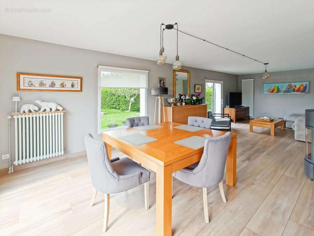 Maison à MONTMAIN