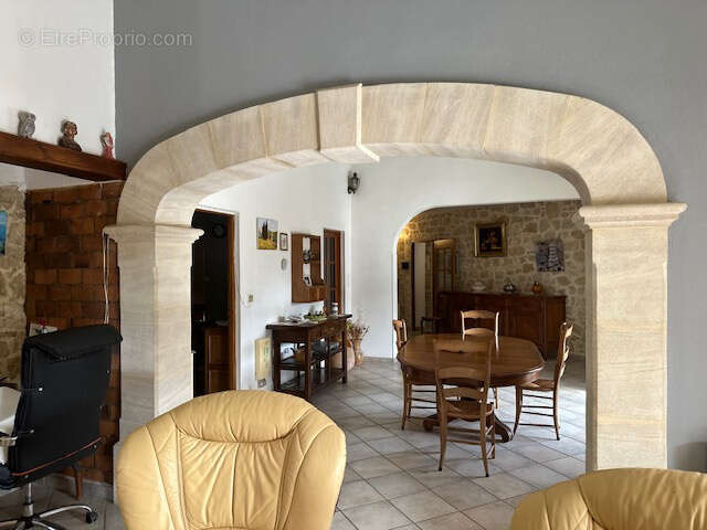 Maison à PERNES-LES-FONTAINES