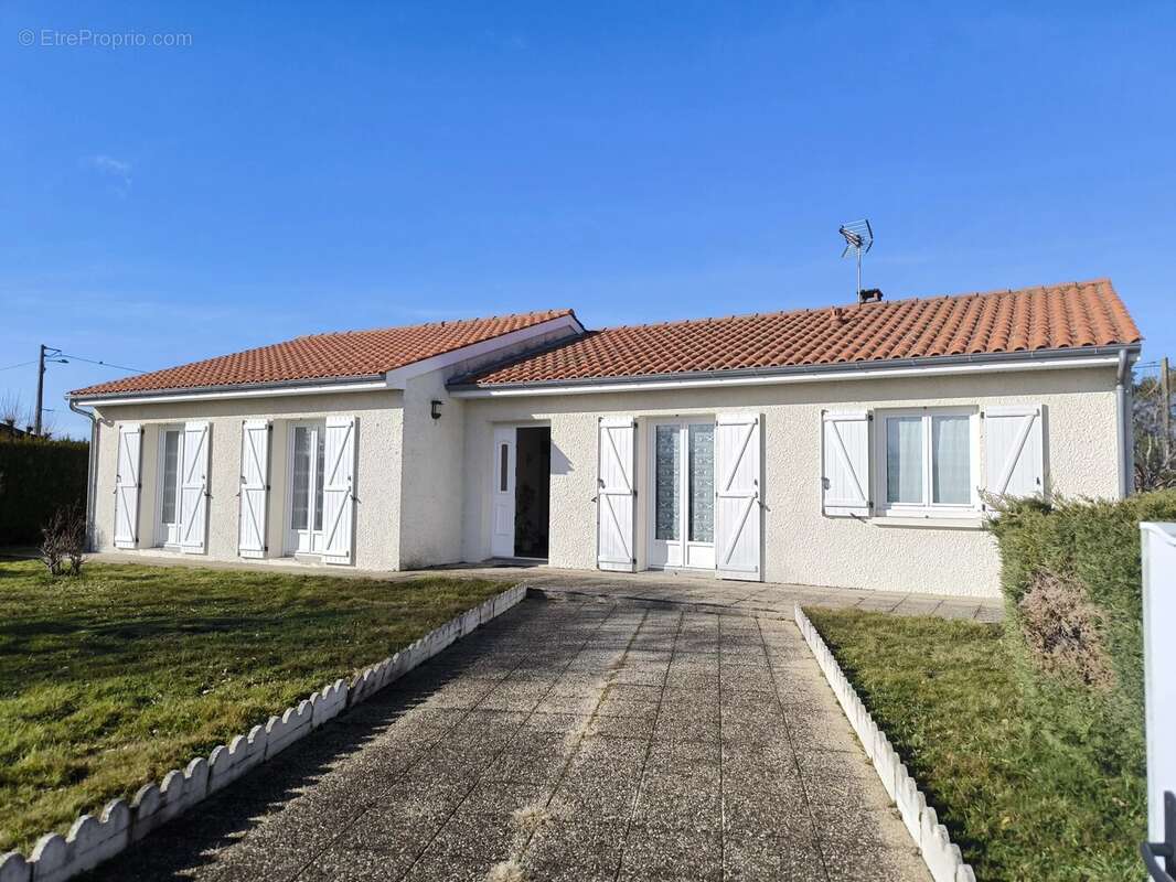 Maison à ETAGNAC