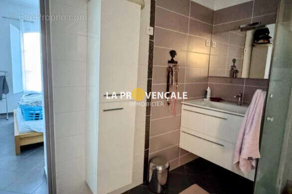 Appartement à CHATEAUNEUF-LE-ROUGE