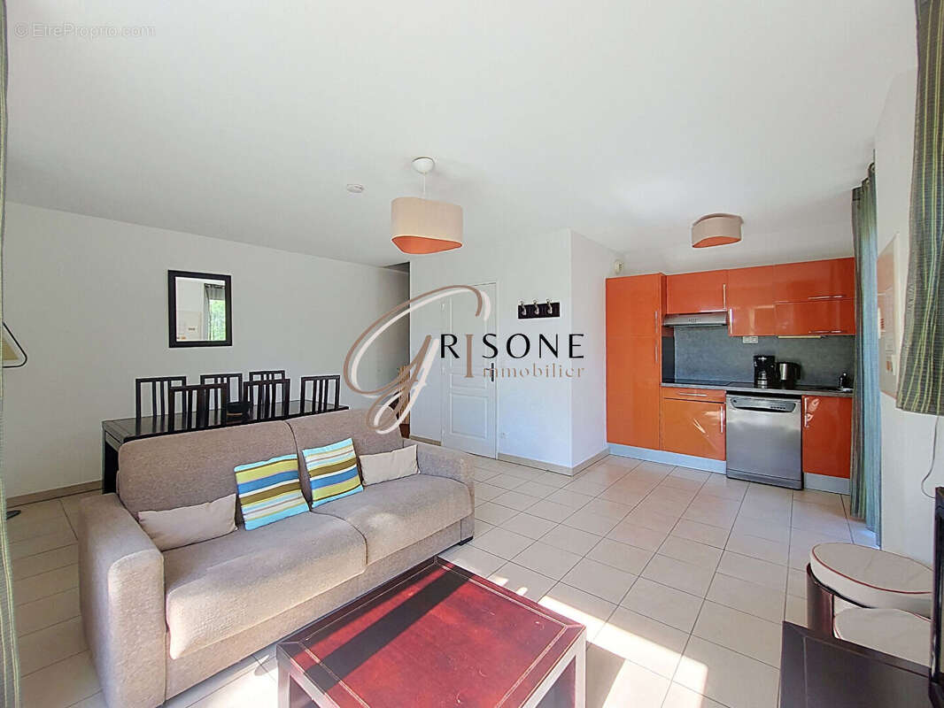 Le Brusc - Appartement T3 avec piscine à Six-Fours les Plages - photo 3
