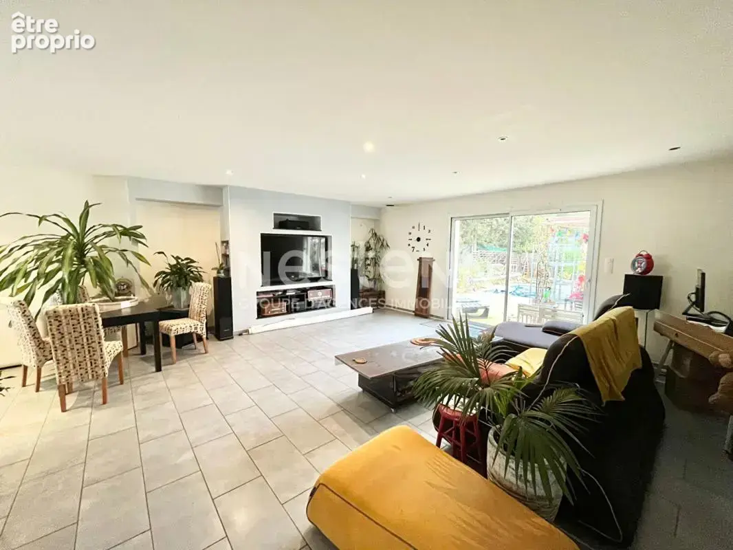Villa plain-pied 140 m² - 3 chambres, piscine et cuisine d'été sur 1200 m² à Aigues-Vives - photo 3