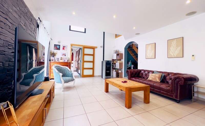 À seulement 10 min de Fronton et de Bressols - Maison Contemporaine de 153 m² - 4 chambres + bureau (5e chambre) - Piscine et te - photo 4