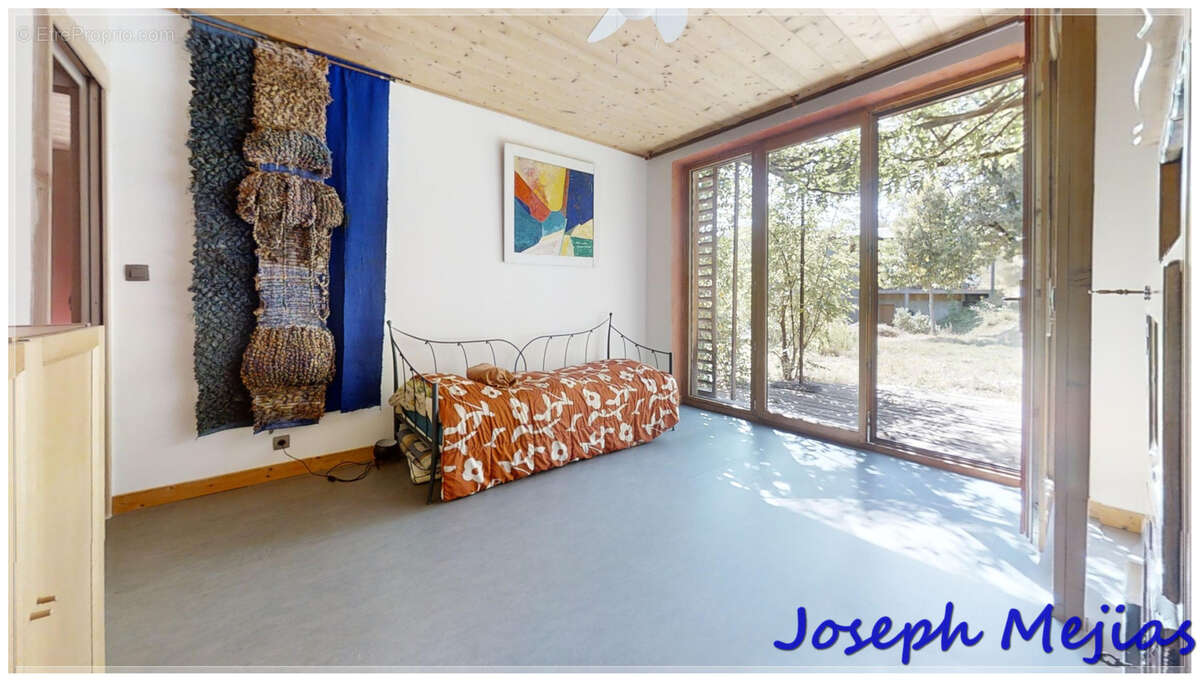 Maison à SAINT-ETIENNE-DE-SERRE