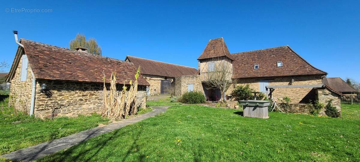 Maison à SAINT-YRIEIX-LA-PERCHE