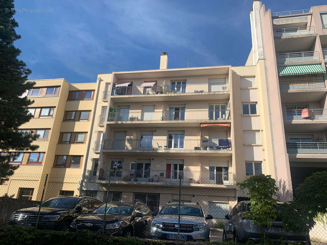 BRON T5 4 chambres T5 de 98,7 M2 entièrement rénové ascenseur - photo 4