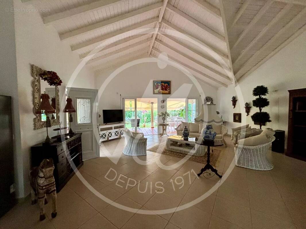 Maison à PETIT-BOURG