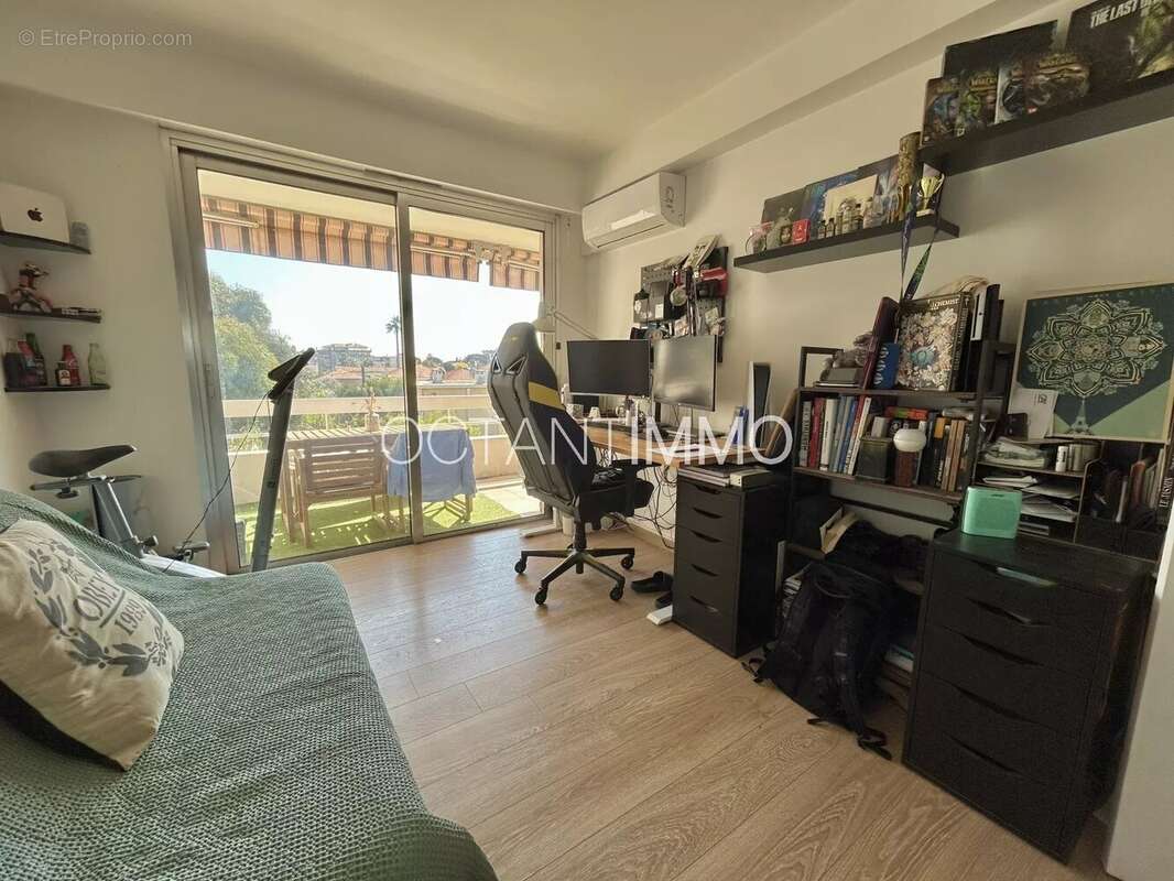Appartement à VALLAURIS