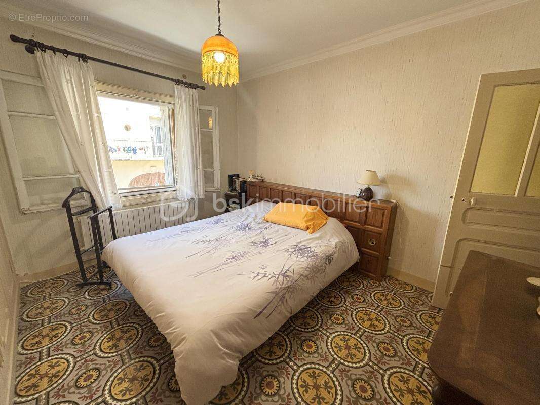 Maison de village de caractère – 210 m², fort potentiel, garage et dépendances - photo 4