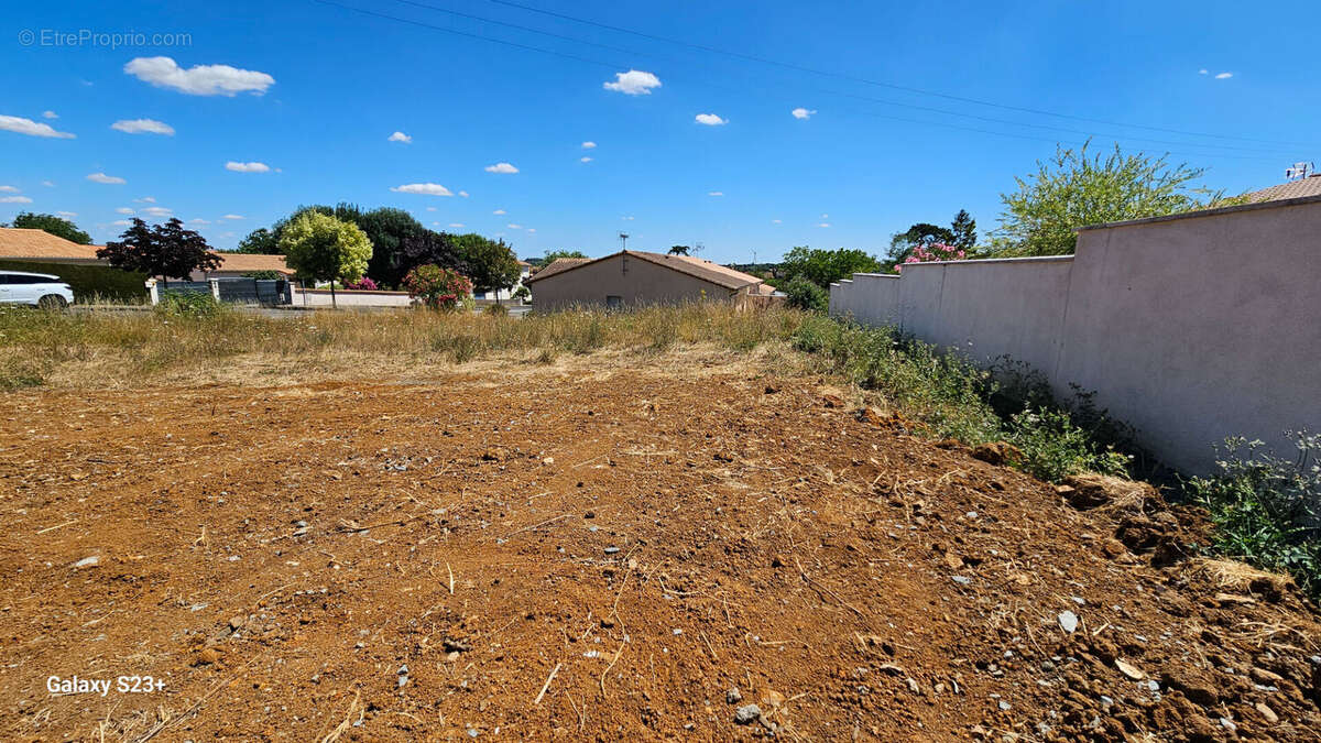 Terrain à CHAMPDENIERS-SAINT-DENIS