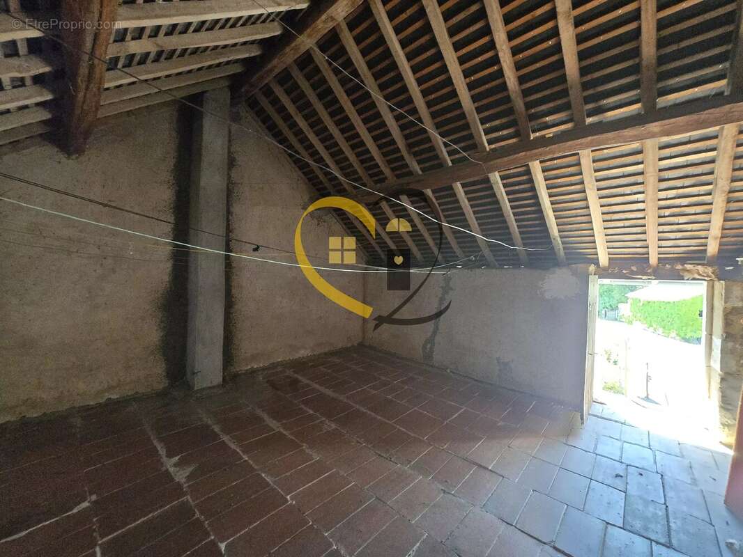 Maison à rénover avec dépendances – Neuvy-Deux-Clochers (18) - photo 18