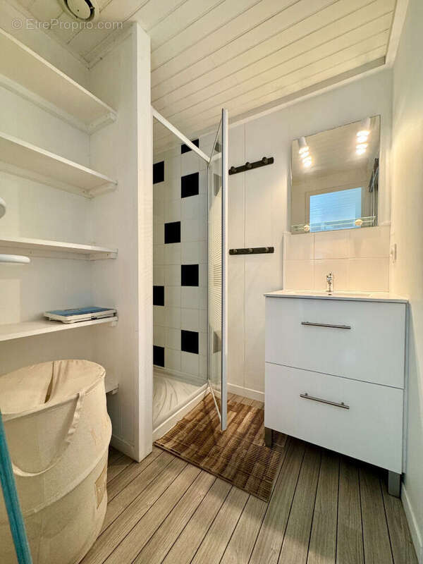 Autre à GUJAN-MESTRAS