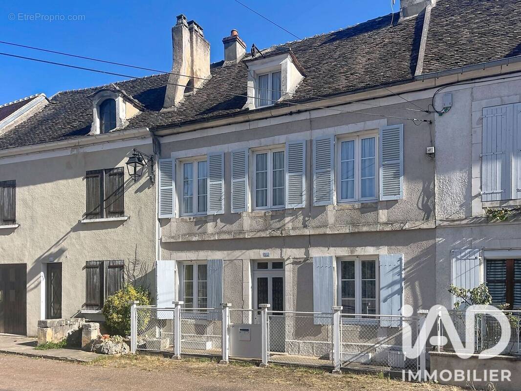 Photo 1 - Maison à MAILLY-LE-CHATEAU