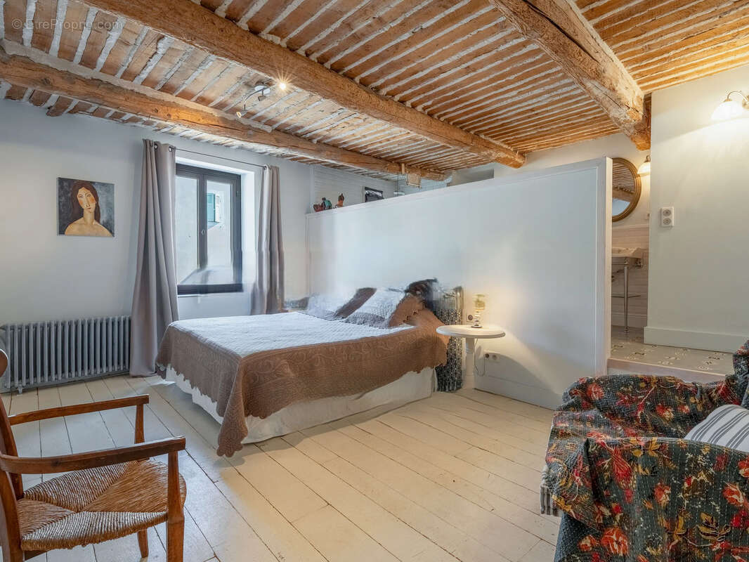 ALLEINS, maison de caractère de 350 m2, piscine, garage - photo 25
