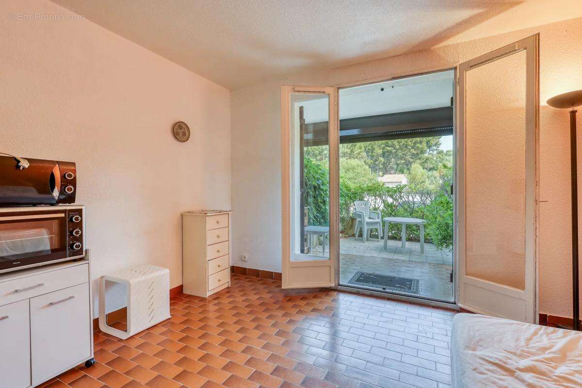 Appartement à SAINT-CYR-SUR-MER