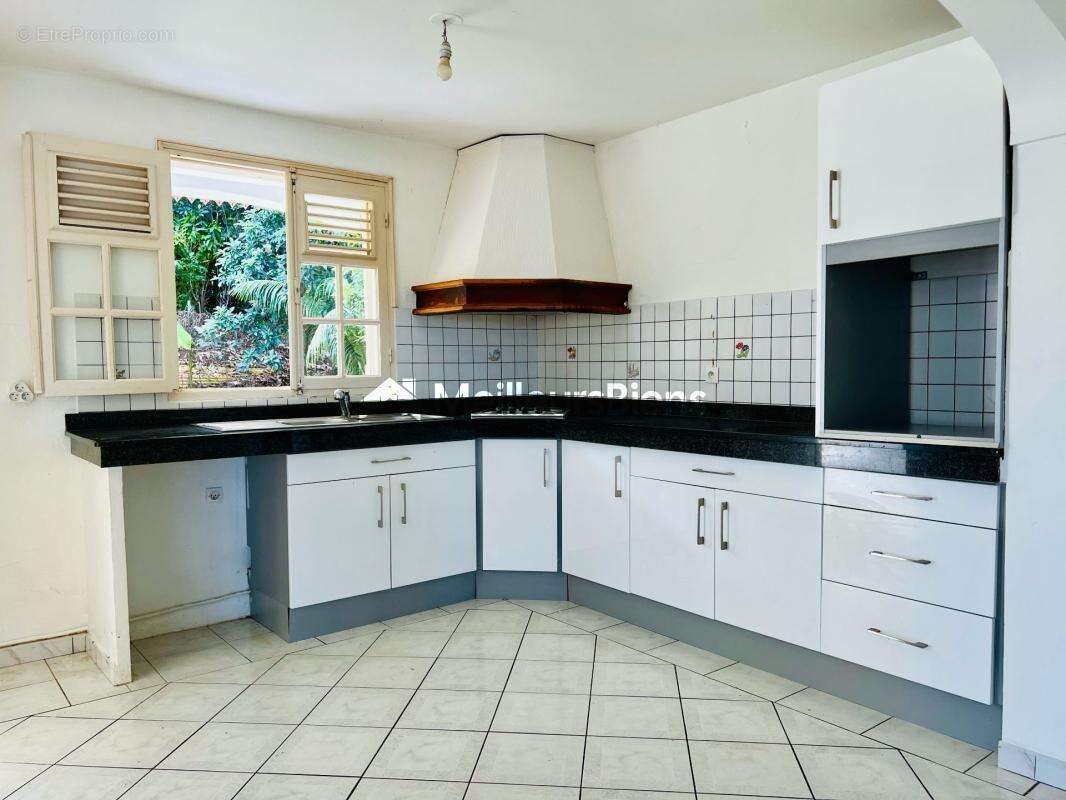 Maison à BAIE-MAHAULT