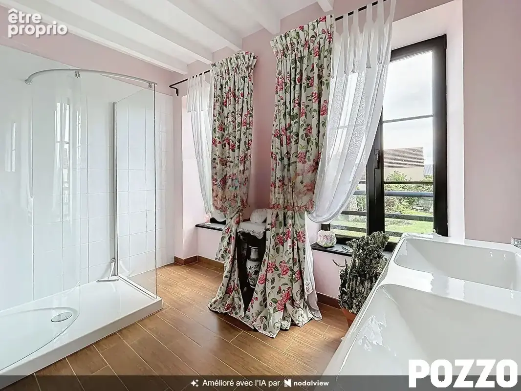 A VENDRE- Elégante demeure de standing , jardin, dépendance, garage, 5 km de la plage. - photo 10