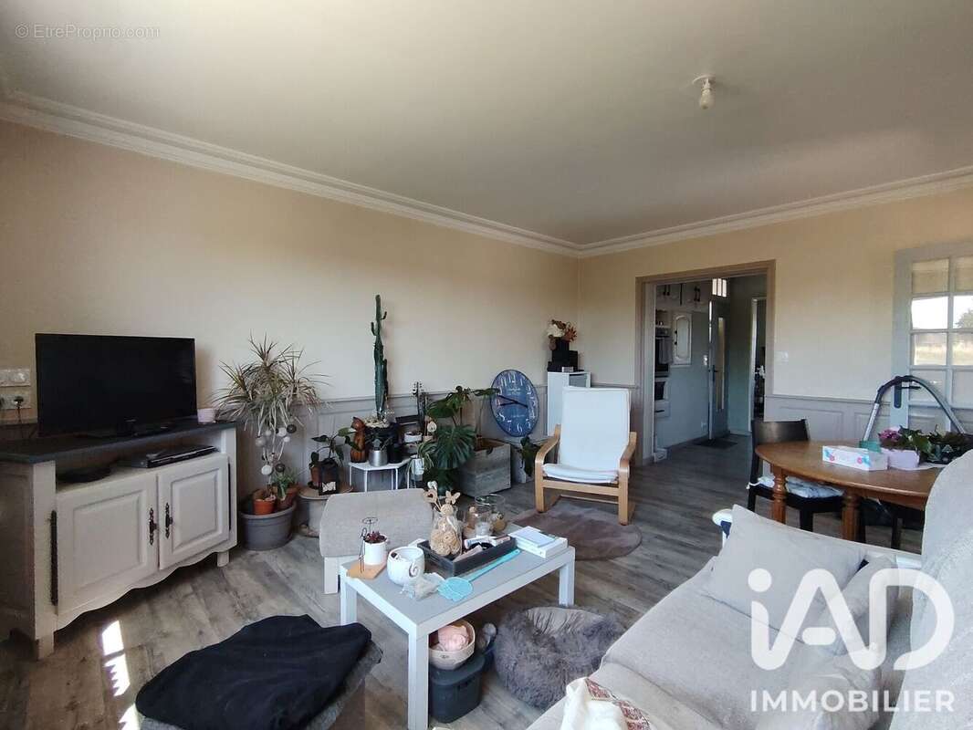 Maison 113 m² à Saint-Cosme-En-Vairais  - photo 3