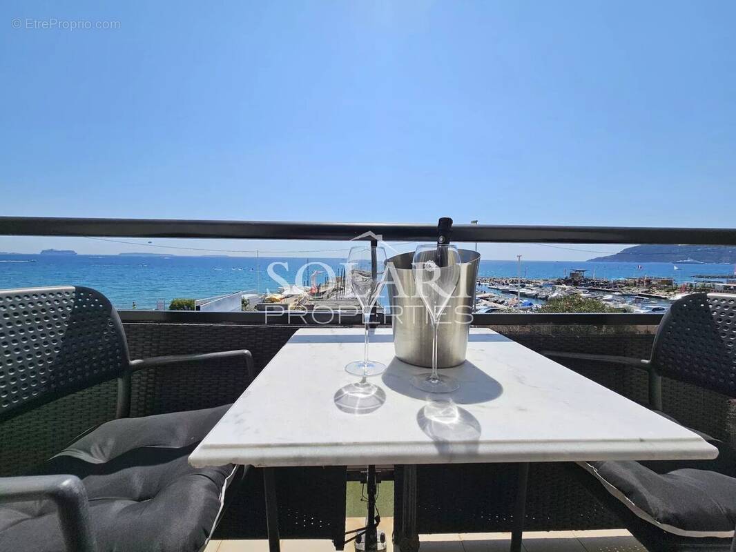 Appartement offrant une vue panoramique sur la mer, situé à quelques pas des plages - photo 8