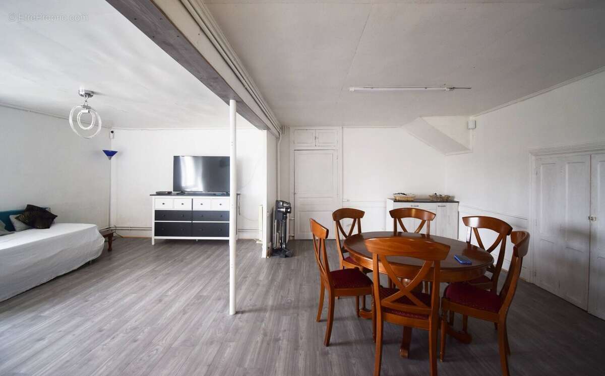 A vendre - Maison d'environ 110 m² - LE MAYET-DE-MONTAGNE - photo 5