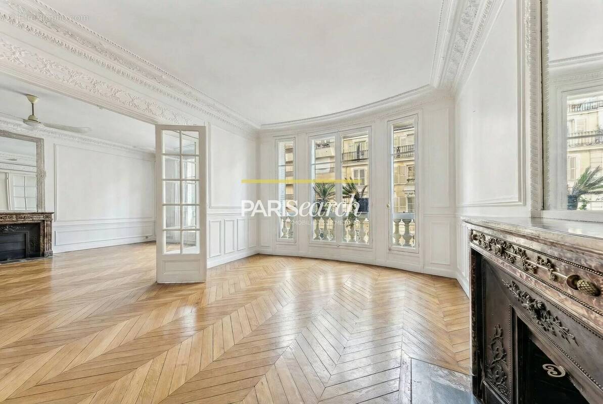 Appartement à PARIS-7E
