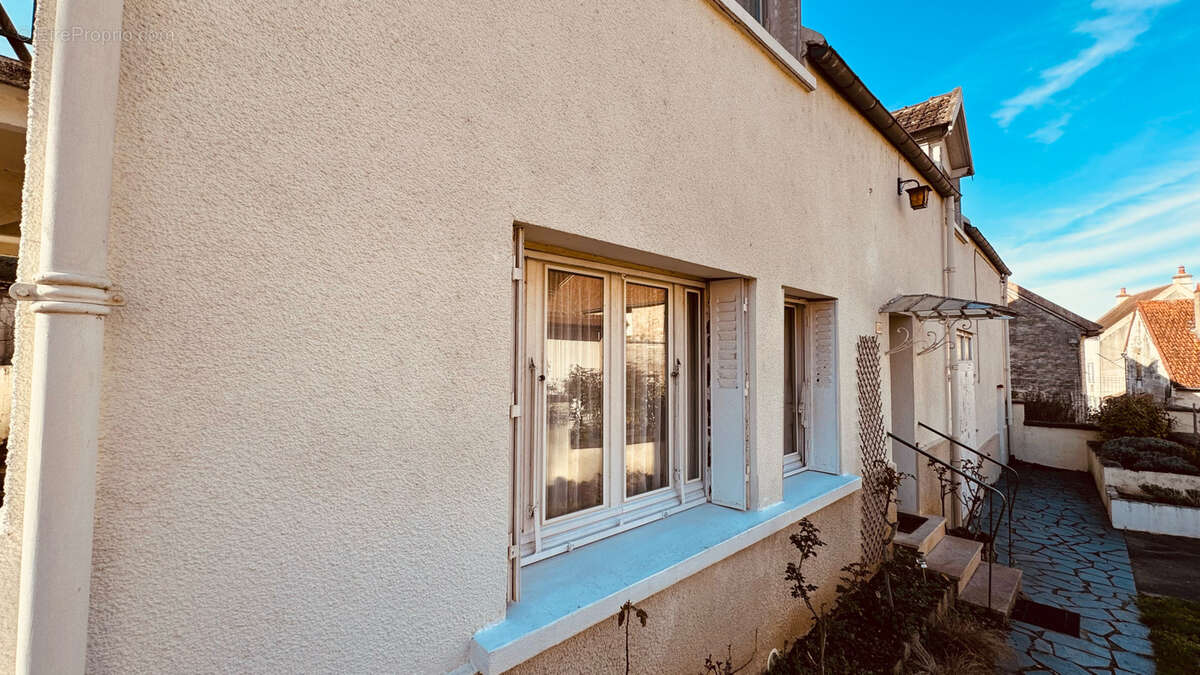 Maison de campagne situé à ASQUINS spacieuse au prix de 208  650 €. - photo 27