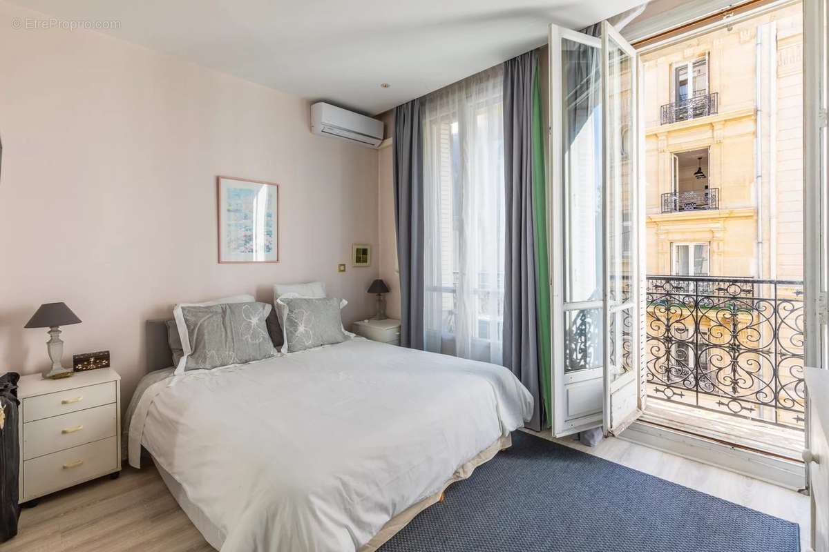 Appartement à PARIS-17E