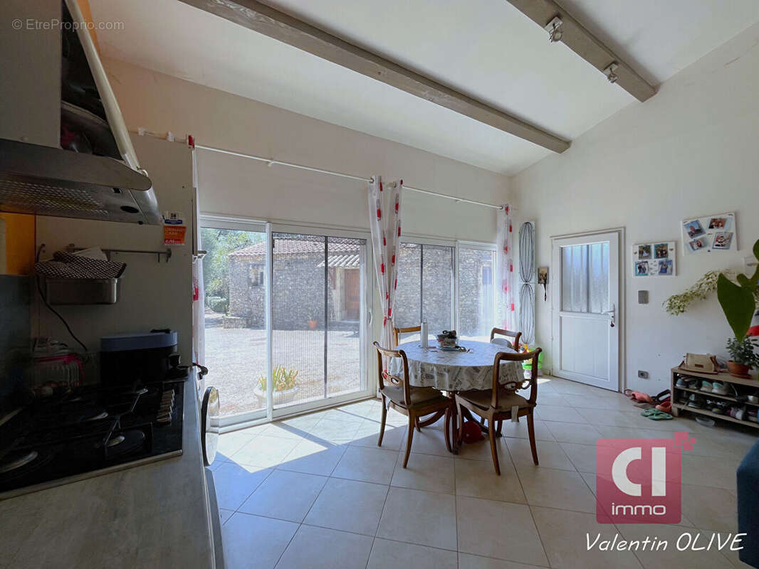 Maison La Roquebrussanne 6 pièces 190 m2 avec dépendance. - photo 10