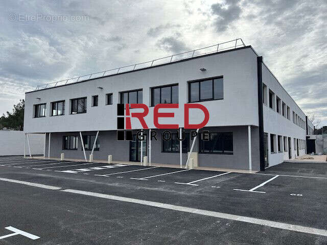 VUE D'ENSEMBLE DU BATIMENT - Commerce à EGUILLES