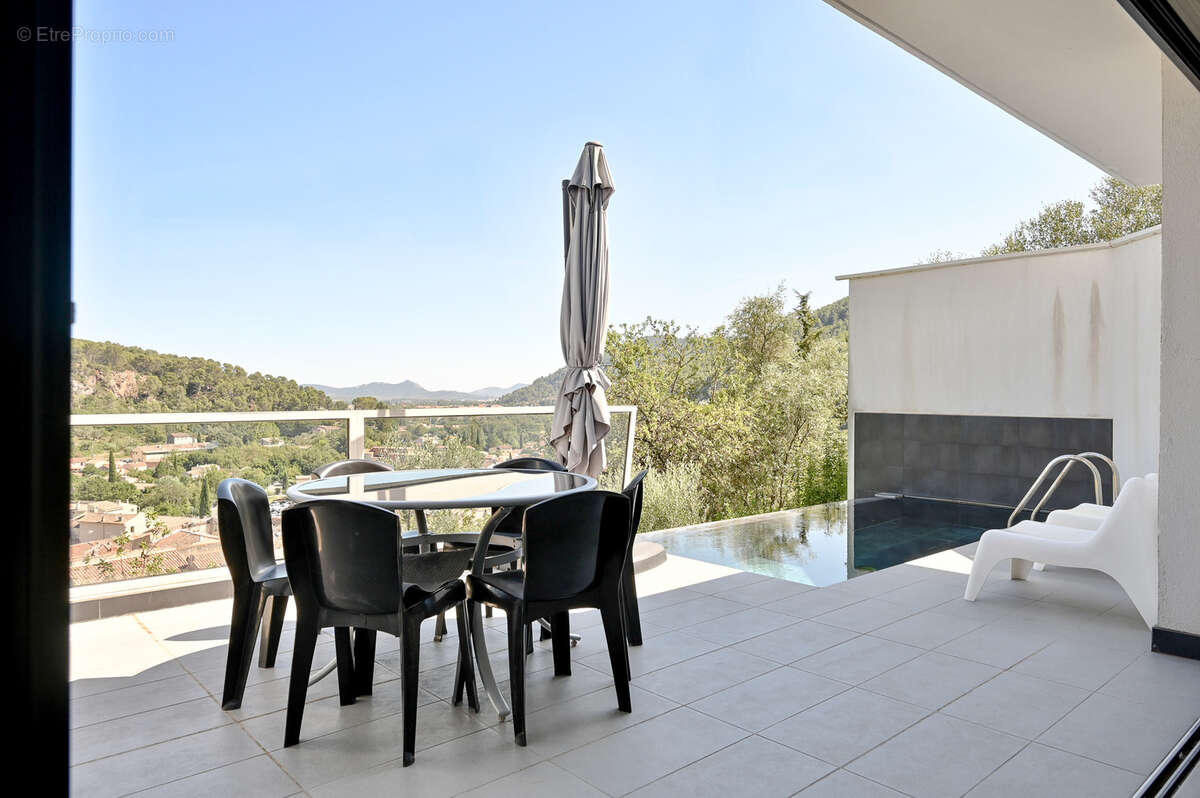 Maison à SOLLIES-TOUCAS