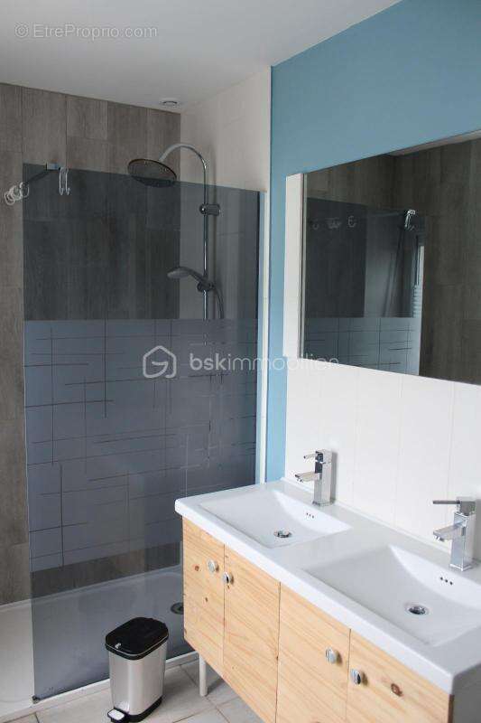 Maison à LA CHAPELLE-SAINT-MARTIN-EN-PLAINE