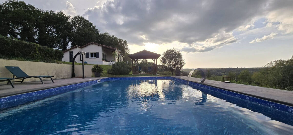 Maison à SAINTE-MAURE-DE-PEYRIAC